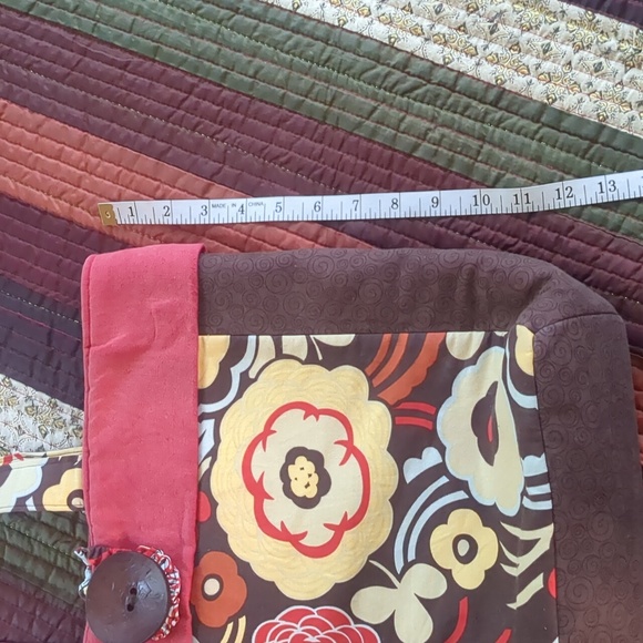 VINTAGE quilted floral tote wooden button closure inner pouches 2 strap handles - Picture 5 of 15